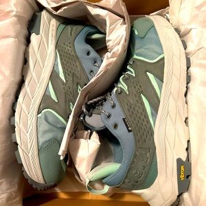 Hoka Anacapa. Best for hiking. Vibram.. Women’s size 10B. Like new- worn twice.